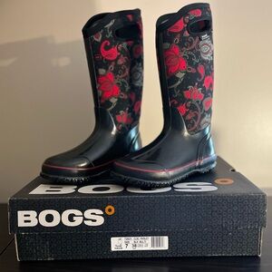 Bogs Black and Red Paisley Rain Boots